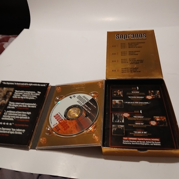 Sopranos Seasons 1,2,3 - Picture 6 of 14